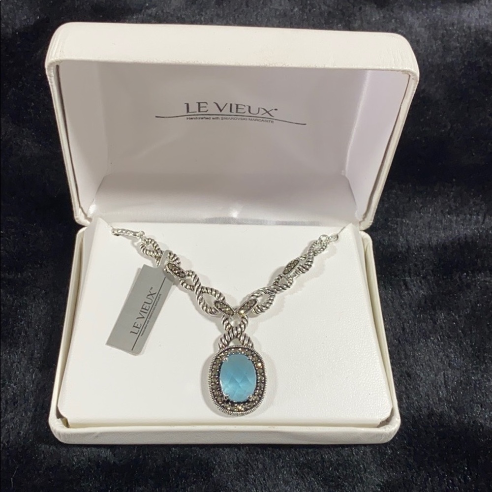 LE VIEUX necklace